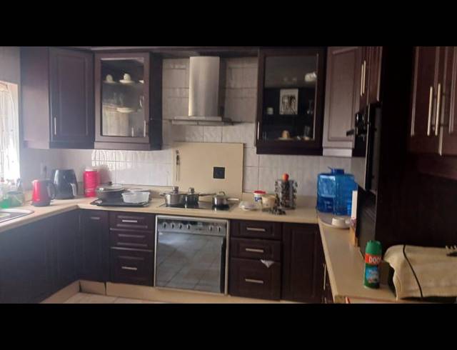 5 BEDROOM HOUSE FOR SALE IN SILVERGLEN